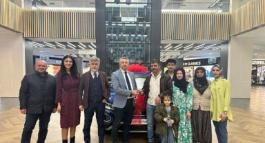 KUMSMALL TALİHLİSİ OTOMOBİLİNİ ALDI