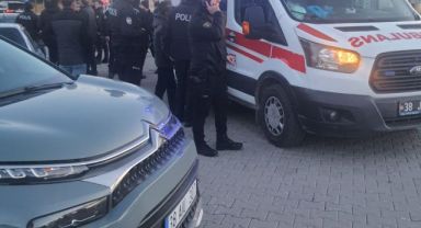 Maç sonu futbolcular bıçaklandı