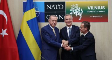 Türkiye, İsveç’in NATO üyeliğini onayladı