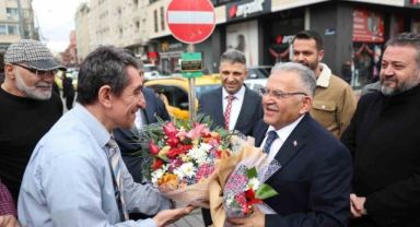 Yeraltı çarşısı esnafından Başkan Büyükkılıç’a çiçekli karşılama