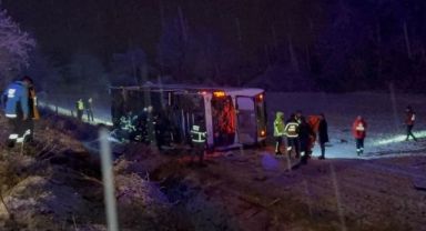 Yolcu otobüsü devrildi! Bölgeye çok sayıda ekip gönderildi! Ölü ve yaralılar var...