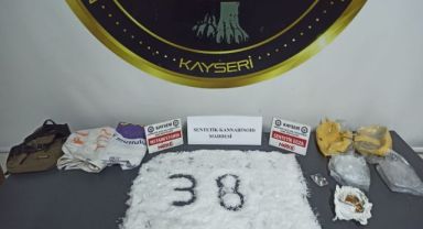 Zehir taciri uyuşturucuyu satamadan yakalandı