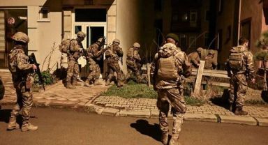 Ankara'da korku dolu 12 saat! 7 yaşındaki oğlunu rehin alana baba, vurularak çocuk kurtarıldı