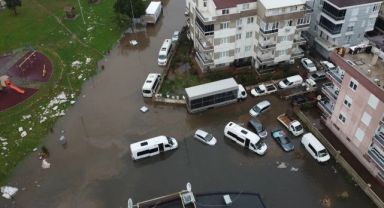 Antalya'da okullar bir gün daha tatil edildi! Sel can aldı, 'kıyamet kopuyor sandık'...