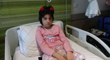 Depremde ayaklarını kaybeden Aysima’nın tek isteği öğretmen