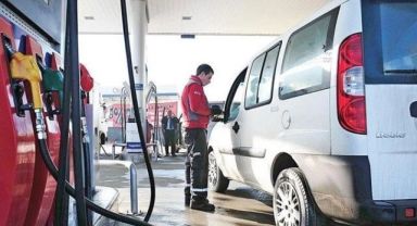 Dolardaki yükseliş akaryakıt fiyatlarını vurdu! Benzine zam pompaya yansıdı