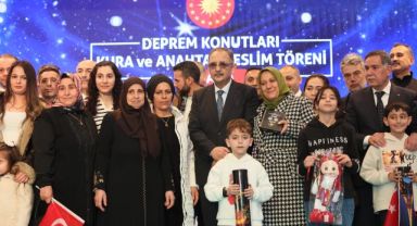 MEHMET ÖZHASEKİ: “1,5 YILA HAK SAHİBİ TÜM VATANDAŞLARIMIZA EVLERİNİ VERMİŞ OLACAĞIZ”