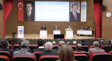 MELİKGAZİ'NİN UYUM İÇİNCE ÇALIŞAN MECLİS ÜYELERİ BAŞKAN PALANCIOĞLU'NU TEBRİK ETTİ