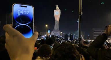 Saatler 04.17'de durdu! 53 bin can, yüzlerce kayıp mezarlıklarda, enkazların başında anıldı