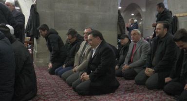 Sabah namazında eller asrın felaketi için semaya kalktı