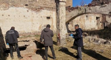  Tarihi kilisede define arayan 3 kişi suçüstü yakalandı