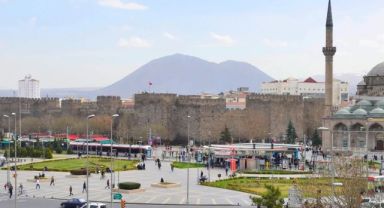 Yabancı uyruklu vatandaşlar Kayseri'yi terk ediyor!