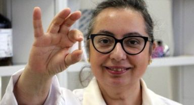 Gül kokmayı sağlayacak yutulabilir parfümle tuvaletlerde güzel kokacak.