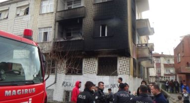  3 katlı binada çıkan yangın korkuttu