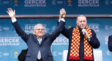 Büyükkılıç "Erdoğan'ı Mitingi'nde yalnız bırakmayan tüm Kayserililere teşekkür etti.