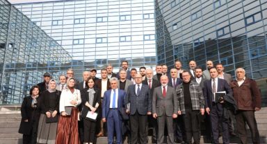 BAŞKAN ÇOLAKBAYRAKDAR’DAN MECLİS ÜYELERİNE PLAKET