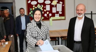 Başkan Çolakbayrakdar, Oyunu Eşiyle Birlikte Kullandı