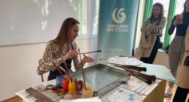 BÜYÜKŞEHİR’DEN KARDEŞ ŞEHİR MOSTAR’DA ÖĞRENCİLERE EBRU ATÖLYE ÇALIŞMASI