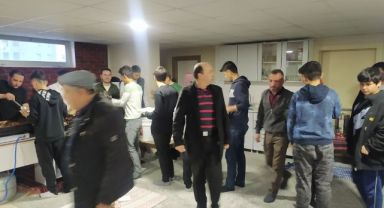 Erkilet'te gençler iftarda bir arada