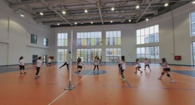 Kadın sağlık çalışanları voleybol ile moral buldu