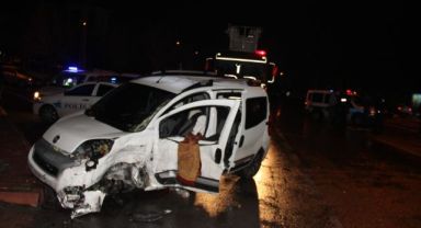 Kayseri'de hafif ticari araç ile pikap çarpıştı: 5 yaralı