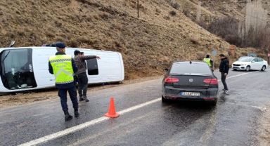 Kayseri'de servis minibüsü devrildi: 10 yaralı
