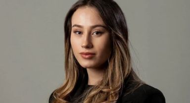 22 yaşındaki Zeynep Çelik Türkiye'nin en genç belediye başkanı oldu