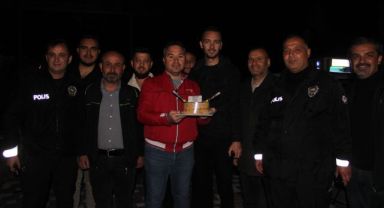Kavga var’ diye ihbar verdiler, gelen ekipleri meşale ile karşıladılar