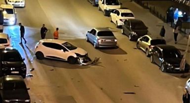 Kayseri Develi'de 3 aracın karıştığı kaza güvenlik kamerasına yansıdı