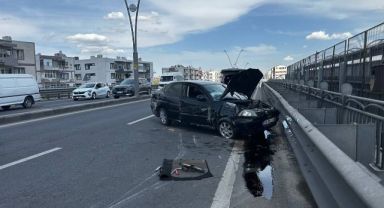 Kontrolden Çıkan Otomobil Direğe Çarptı