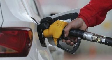Benzine indirim geliyor! Bu gece yarısından itibaren geçerli olacak