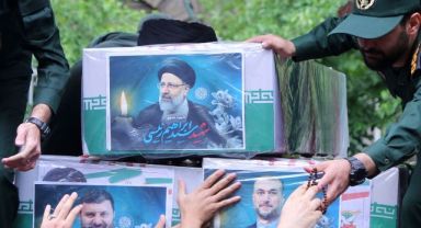 İran halkı, Reisi'yi son yolculuğuna uğurluyor! Cenaze töreninde ağıt yakıp gözyaşı döktüler