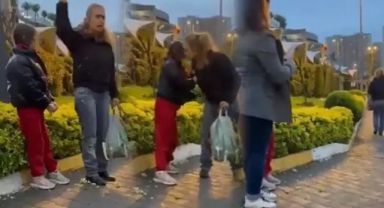 İstanbul'da kahreden görüntüler: Kızını önce darp etti sonra bırakıp gitti