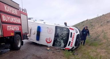 Kaza ihbarına giden ambulans kaza yaptı