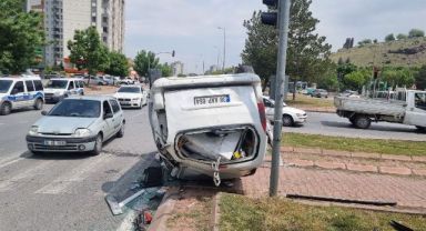Kazada savrulan araç ters döndü: 3 yaralı