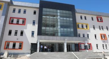 Başkan Çolakbayrakdar, inşaatları tamamlanan yeni eğitim yuvası olacak okulları inceledi