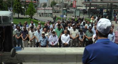 Hayatını kaybeden Filistinliler için ‘gıyabi cenaze namazı’ kılındı