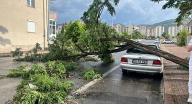 Kayseri'yi sağanak, dolu ve fırtına vurdu