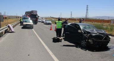 Otomobil biçerdövere arkadan çarptı: 4 yaralı