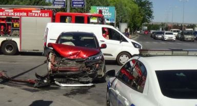 Otomobiller çarpıştı: 1'i ağır 4 yaralı