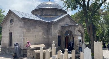 Seyyid Burhanettin Türbesi’nde sınav yoğunluğu