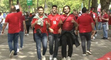 Türk taraftarlardan millilere yoğun destek