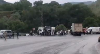 Yolcu otobüsü tırla çarpıştı: 2 ölü, 4'ü ağır 30 yaralı