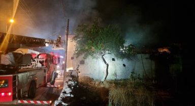 2 katlı evde çıkan yangında faciadan dönüldü