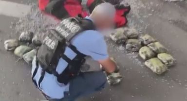 Aracın gizli bölmesinden 10 kilo uyuşturucu çıktı