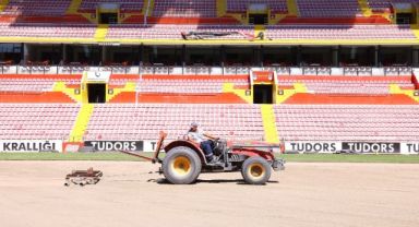 Büyükşehir’den Rhg Enertürk Enerji Stadyumu’na Çim Serimi Çalışması 