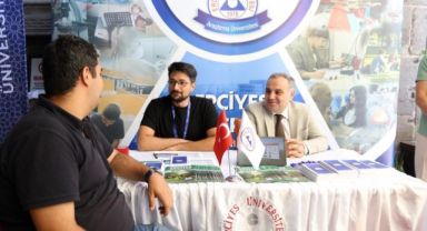  Büyükşehir'in YKS Tercih Danışmanlığı Merkezi'ne yoğun ilgi sürüyor