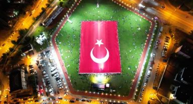 Dünyanın en büyük Türk bayrağı Kayseri'de açıldı