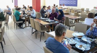 Emeklilerin Antalya'daki öğrenci yurtlarında ücretsiz tatili başladı