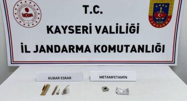 Hareketlerinden şüphelenilen şahıslardan uyuşturucu çıktı